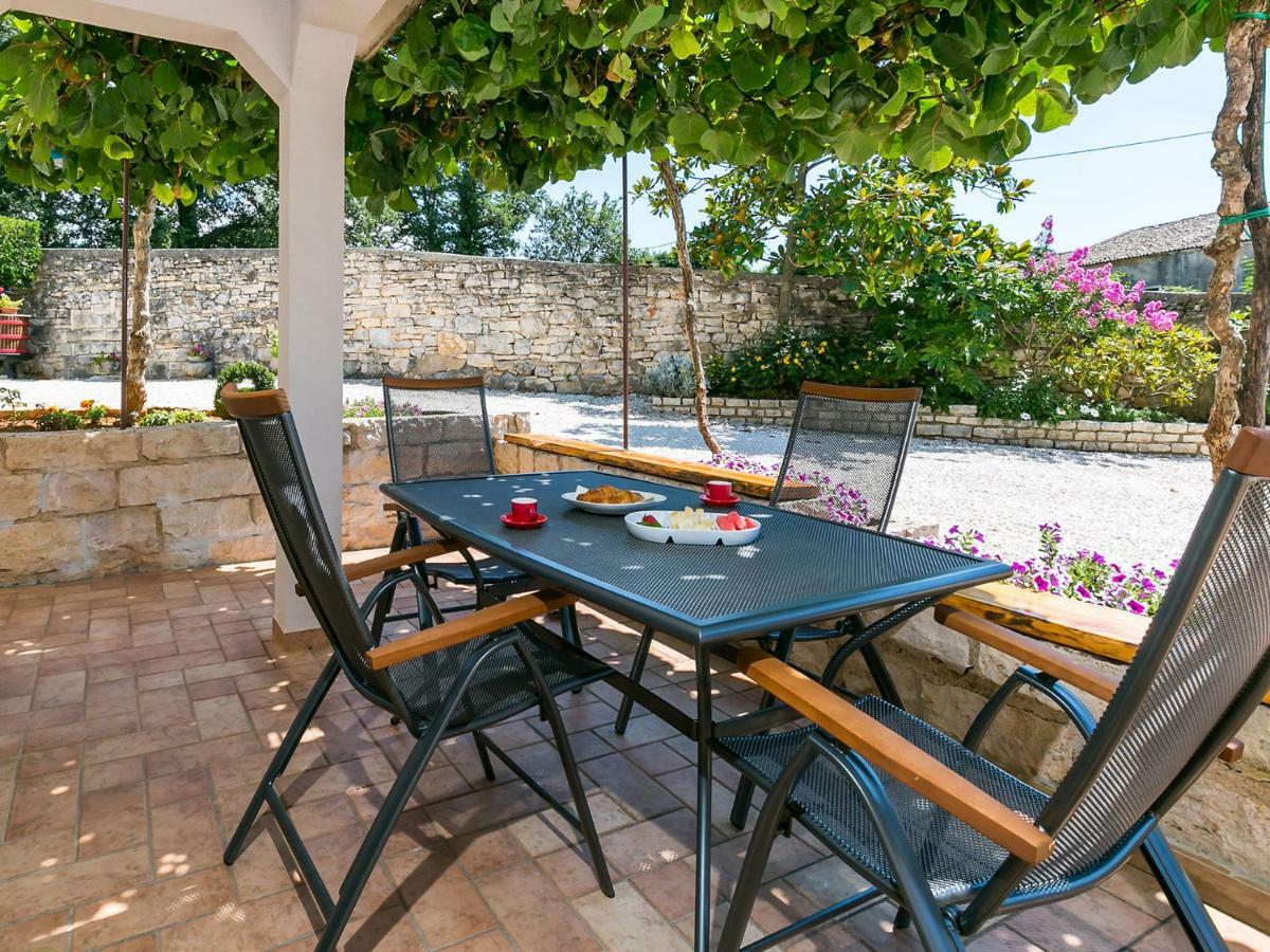 Apartamento Ninas Višnjan Exterior foto